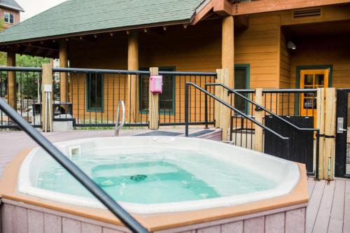 Arapahoe Lodge by Summit County Mountain Retreats detail