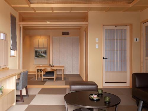 Suite, 2 bedrooms, 4 beds