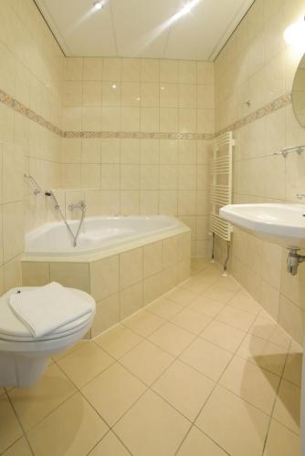 Hotel Zwanenburg Amsterdam Airport - image 10
