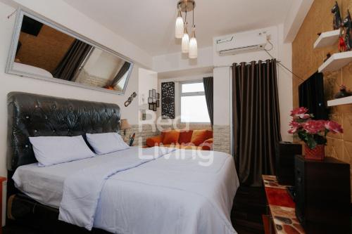RedLiving Apartemen Gunung Putri Square - TOP Room, Depok