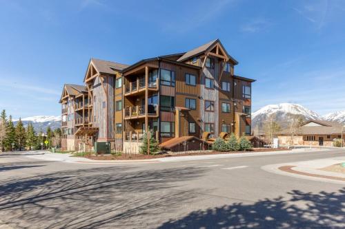 Sail Lofts by Summit County Mountain Retreats in Dillon, USA