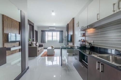 Kitchen, Eastpana Hotel in Chonburi