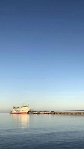 คอฟฟี่ ไอส์แลนด์ (Coffee Island) in หน้าทอน