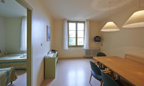 Létesítmények, Apartamentos Montserrat Abat Marcet in Collbato