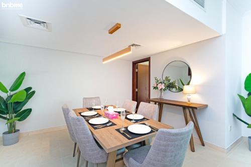 bnbmehomes |2 BR Stunning Lake Views in Greens-205 - image 14