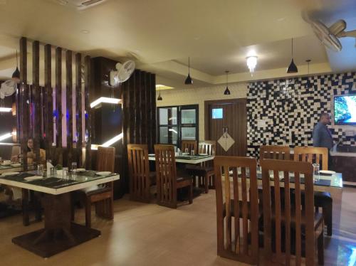 Restaurant, Hotel Paradise - Biswanath Chariali in Biswanath Chariali
