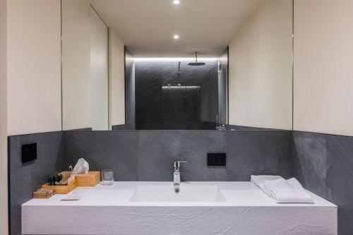 Bihotel Room Type - Deluxe Double Room with Balcony