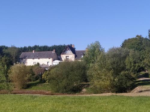 ทัศนียภาพภายนอกโรงแรม, Gîte La Pironnière - Piscine, Nature, au bord de la Rivière (Gite La Pironniere - Piscine, Nature, au bord de la Riviere) in มงเทรย-ซูร์-แมน