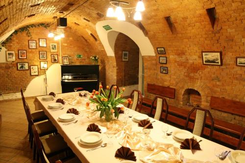Hotel Kosmonauty Wrocław-Airport – Wroclaw, IA