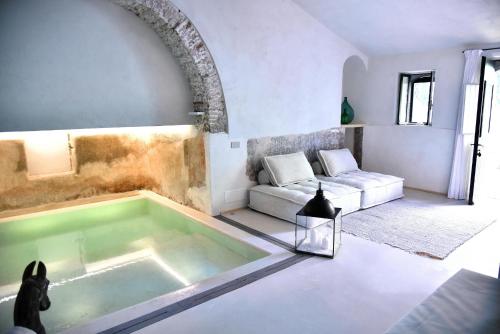 1 queen bed, 1 sofa bed