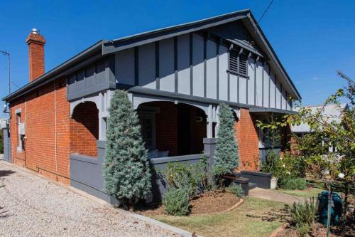 Fitzroy House - Federation charm near town centre