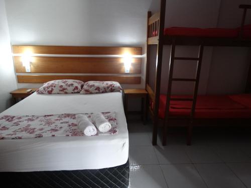 1 double bed, 1 bunk bed