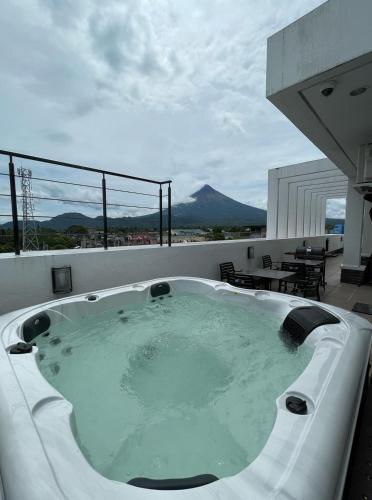 J Spazio Apartelle and Cafe in Tabaco