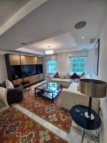 Buckingham Palace Residences by Aeria Apartments, Лондон