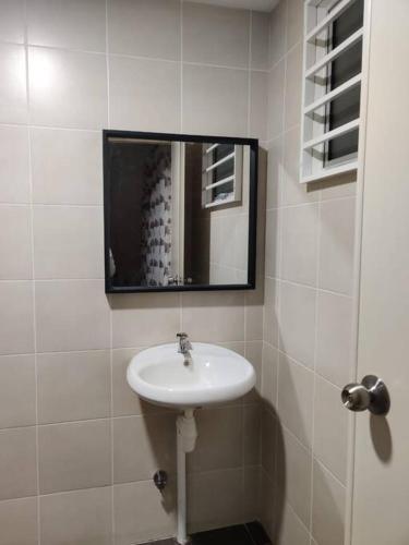 Debayu Homestay with Free Parking at Setia Alam Debayu Homestay with Free Parking at Setia Alam