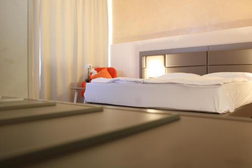Deluxe Double Room image 10