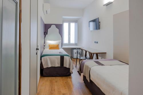 2 twin beds