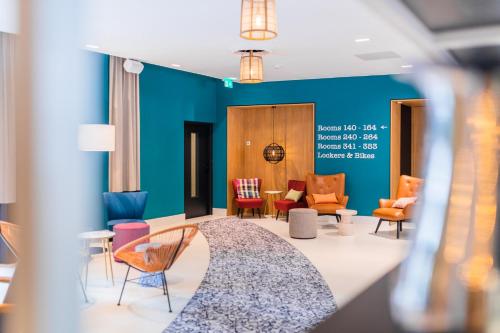 Shared lounge/TV area, Vie Via - Your Hotel in Leeuwarden