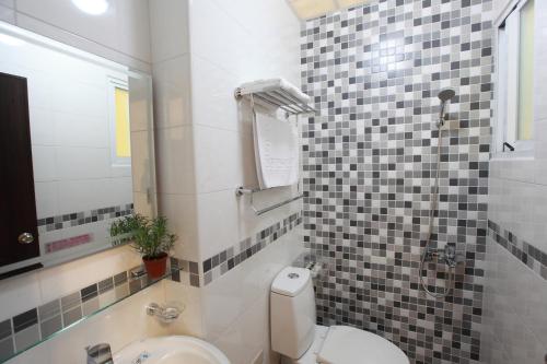 Daly Moonlight Homestay - 샤워실