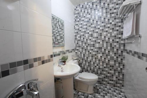 Daly Moonlight Homestay - 샤워실
