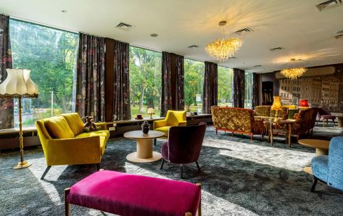 Park Hotel - image 10