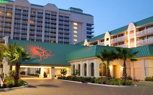 Oceanfront Studio Condo With Balcony View Of Beach And Ocean In Daytona Beach Resort 1011 With 4 Pools Tiki Bar Grill in Daytona Beach, USA