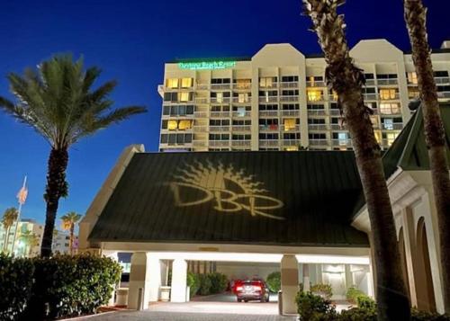 Oceanfront Studio Condo With Balcony View Of Beach And Ocean In Daytona Beach Resort 1011 With 4 Pools Tiki Bar Grill in Daytona Beach, USA