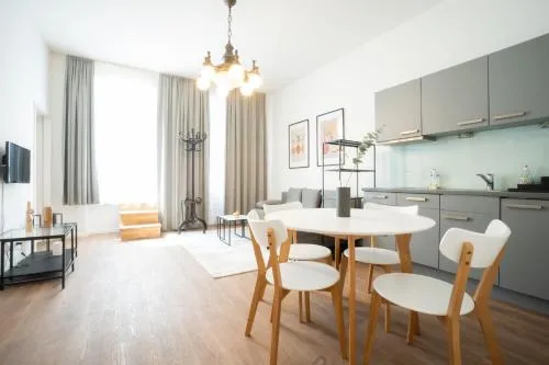 Spacious apartment with huge shared terrace and grill located between city centre and Donau river in Wien, Österreich
