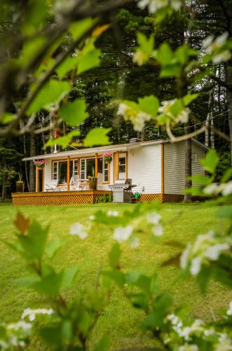 Bejárat, Chalet Sous Les Pins in Les Éboulements (QC)
