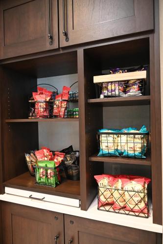 Six South St. Hotel - image 2