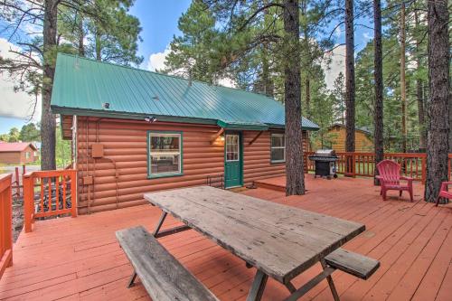 Woodsy Pinetop Cabin and Deck and Separate Casita