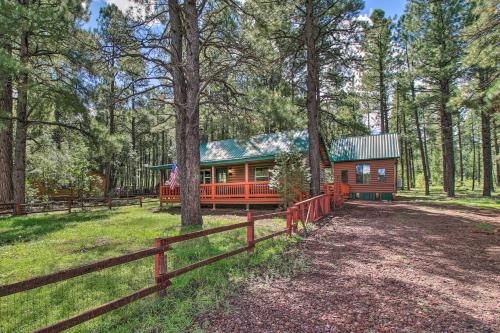 Woodsy Pinetop Cabin and Deck and Separate Casita