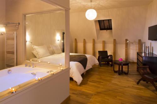 Masāža, Demeures & Chateaux Auberge de la Tour - Hotel & Restaurants - Marcoles Auvergne in Marcoles