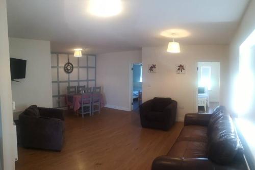 Spacious and warm 2 bedroom apartment sleeps up to 5 Athy