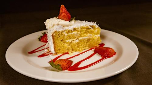 Holiday Inn & Suites - Atlanta N - Chamblee Dunwoody  an IHG Hotel - main image