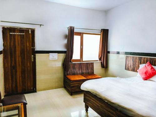 room detail thumbnail 1