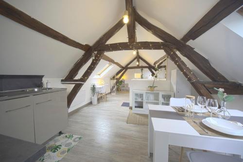 Mon Rêve - By BEST KEYS - Loft Cosy & Charme Authentique - Poutres Apparentes - Centre Ville - Netflix & WiFi Fibre - Smart TV - Machine à Café Nespresso - Check-in Autonome - Parking Facile & Gratuit, Sens