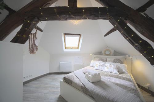 Mon Rêve - By BEST KEYS - Loft Cosy & Charme Authentique - Poutres Apparentes - Centre Ville - Netflix & WiFi Fibre - Smart TV - Machine à Café Nespresso - Check-in Autonome - Parking Facile & Gratuit, Sens (foto 4)