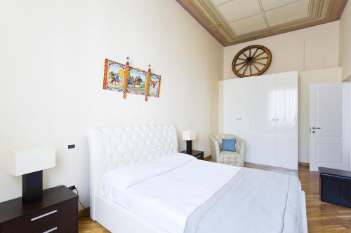 Quattro canti luxury apartment, Palermo