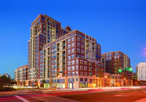 

Global Luxury Suites at Metropolitan South