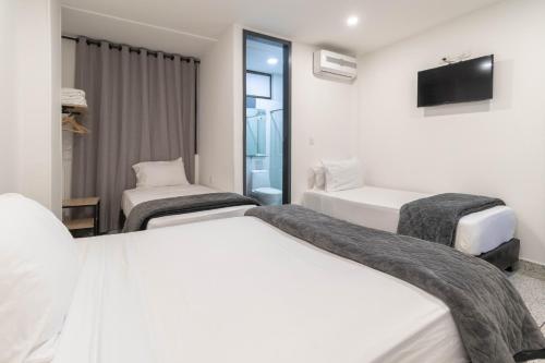 1 double bed, 2 twin beds