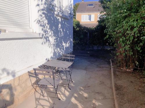 Удобства, petite maison avec jardin dans banlieue de Paris in Cormeilles-en-Parisis