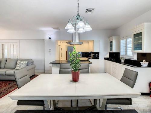 STEPS FROM THE BEACH, BEST LOCATION, 2 BDRM 2 BTH in Indian Rocks Beach