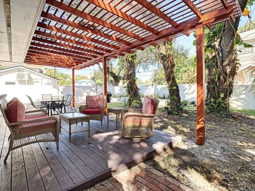 STEPS FROM THE BEACH, BEST LOCATION, 2 BDRM 2 BTH in Indian Rocks Beach