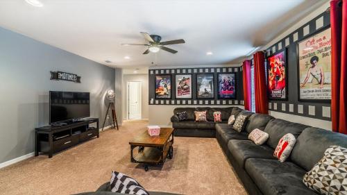 Eight Bedrooms Home Summer Breeze - image 10