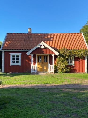Bo i egen stuga på härlig ölandsgård - Köpingsvik