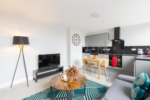 Hagley Road Apartments - Self Contained Entire Apartments with Kitchen & Netflix - Birmingham City Centre