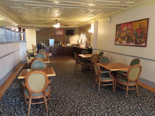 St. Charles Hotel - 식음료(F&B)
