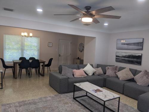Clematis House near Arlington Park with Heated Pool in Sarasota, USA