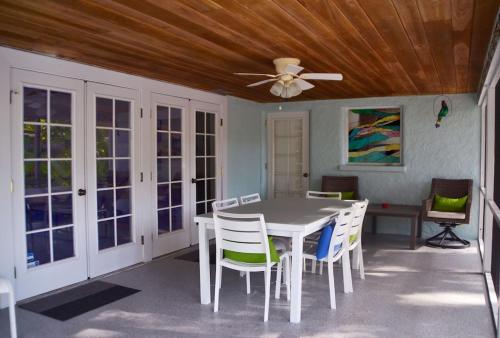 Clematis House near Arlington Park with Heated Pool in Sarasota, USA